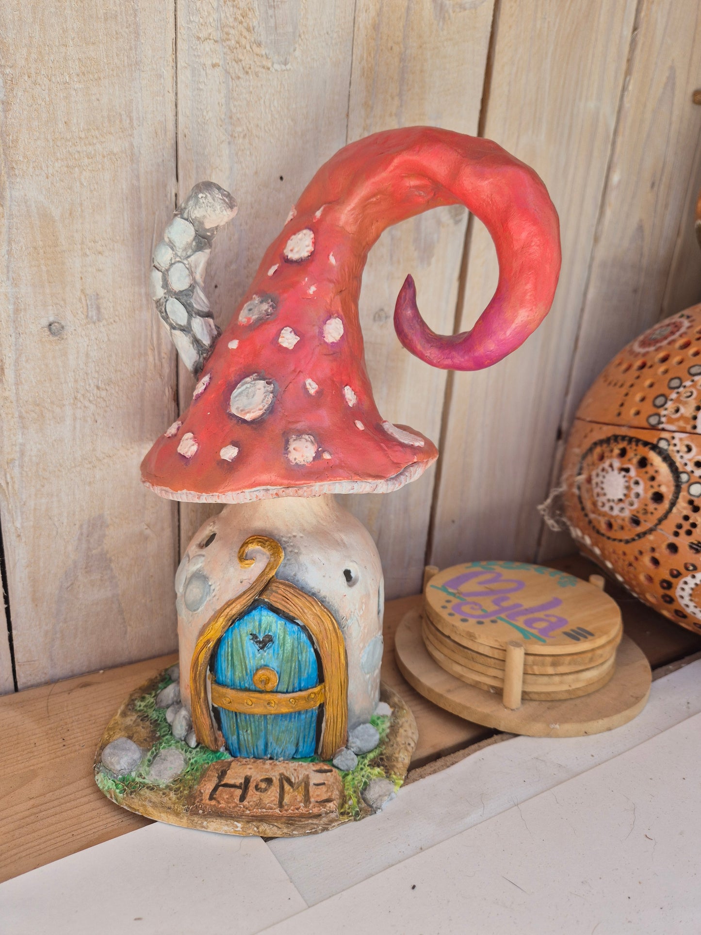 đMaison Champignon Féérique â Toit Rose en Spirale & Porte Bleueđâđ«